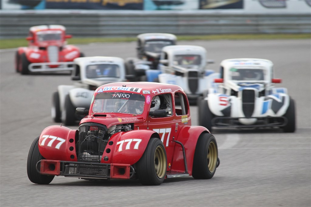 Kampen om årets OK Mobil 1 Legend Car Cup starter i weekenden.
(Foto: Henning Smed Madsen)